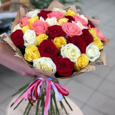 Красочный букет из кенийских роз