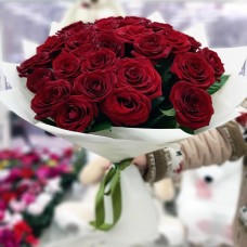 Шикарные бордовые розы 70 см
